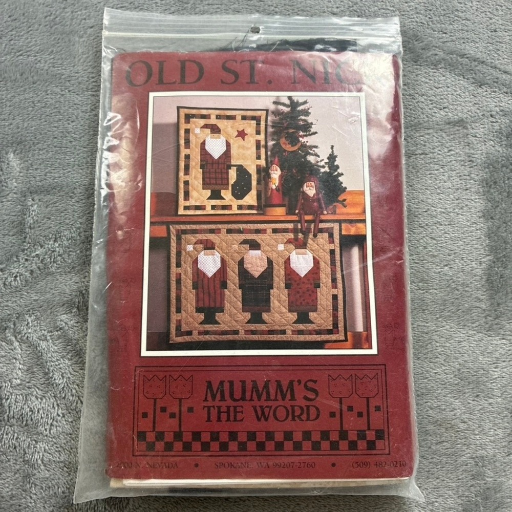 Mumm's The Word Old St. Nick Quilt Pattern & Fabric Kit Primitive Christmas DIY